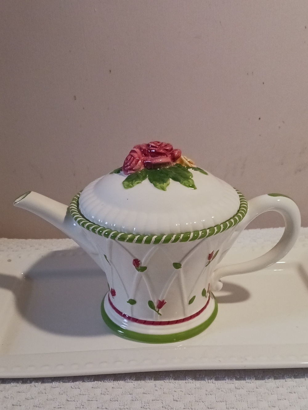 Royal Albert White Teapot ⚘️Pink and Rose Motif Lattice Embossed Design 🌷